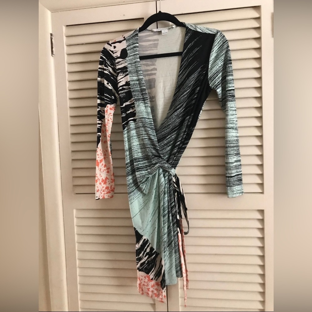 diane von furstenberg wrap dress size 4 silk muted multicolor excellent cond.